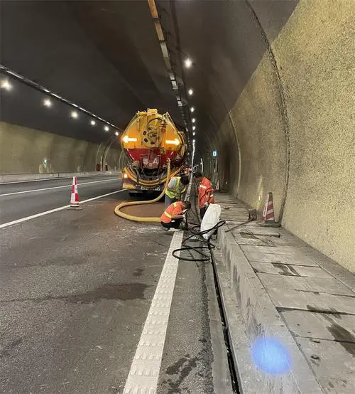 汤阴隧道排水渠清淤